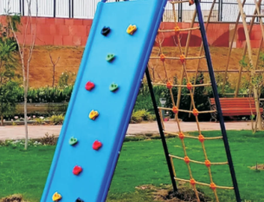 Climber with rope and wall activities