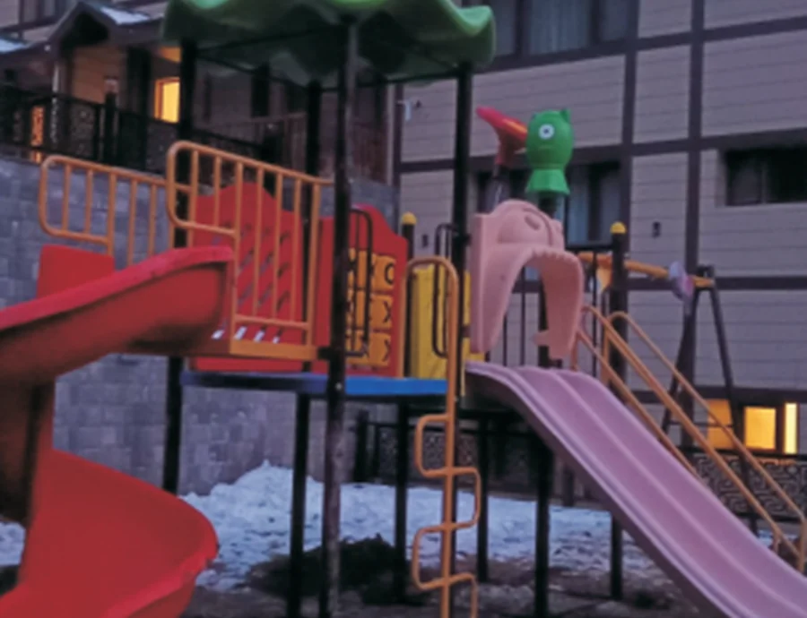 Multi-play station at an installation site