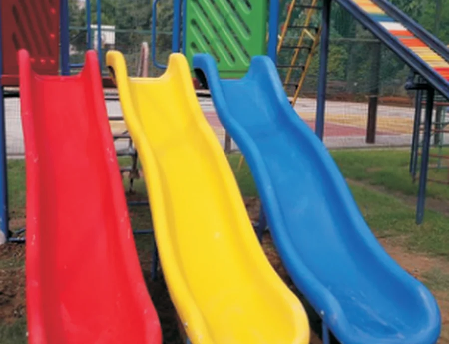 Three-lane slide installation